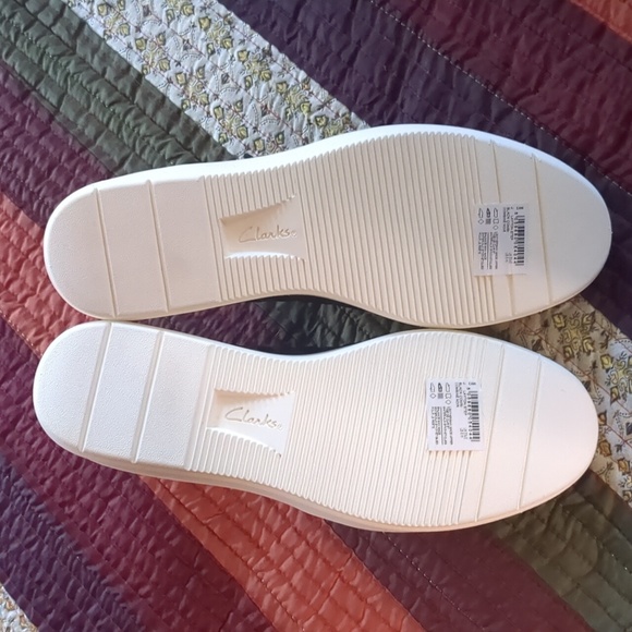 CLARK'S* Suede leather rubber sole side zip comfort lined LAYTON step sneaker - Picture 6 of 14